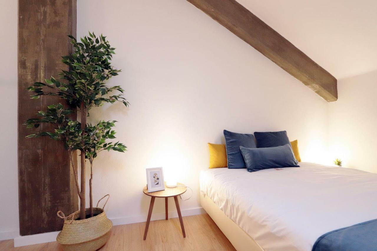 HM - Living Batalha Square 2 Apartment Porto Bagian luar foto