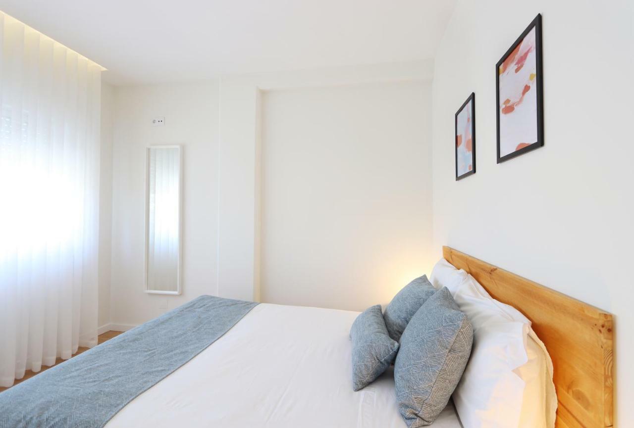 HM - Living Batalha Square 2 Apartment Porto Bagian luar foto