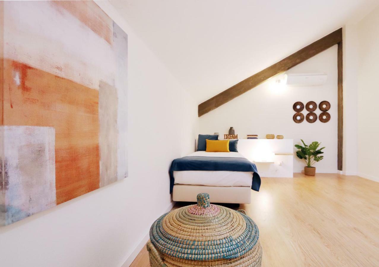 HM - Living Batalha Square 2 Apartment Porto Bagian luar foto