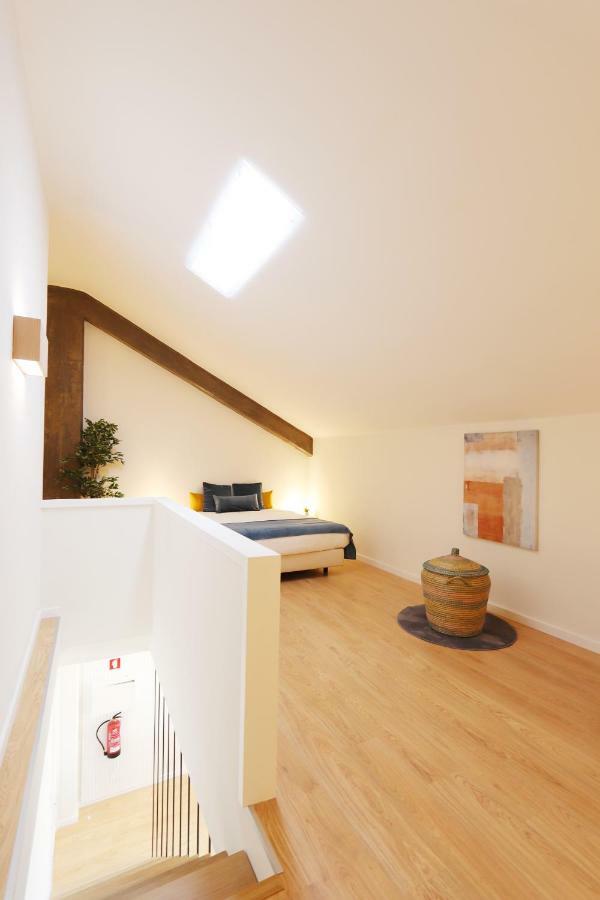 HM - Living Batalha Square 2 Apartment Porto Bagian luar foto