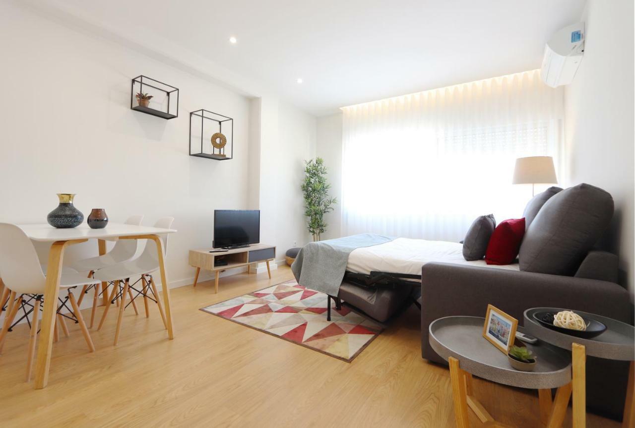 HM - Living Batalha Square 2 Apartment Porto Bagian luar foto