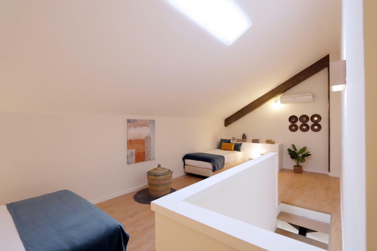 HM - Living Batalha Square 2 Apartment Porto Bagian luar foto